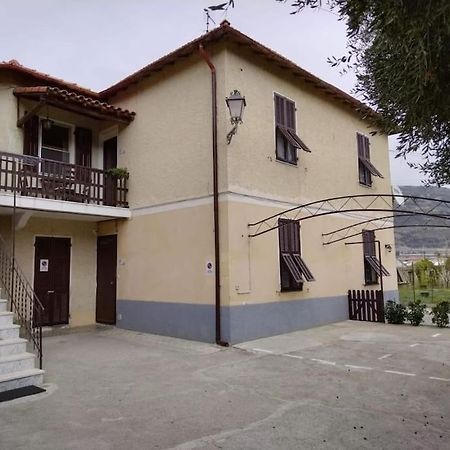 Casa Noemi, A Pochi Passi Dalle Spiagge E Dal Centro Di Arma Di Taggia. Exteriér fotografie